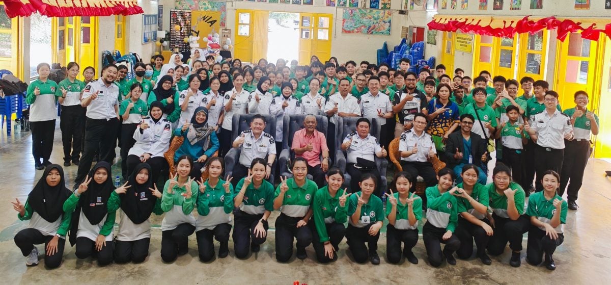 已签发 柔:版头之一:峇圣约翰少年队员培训营,获11中学93队员参加