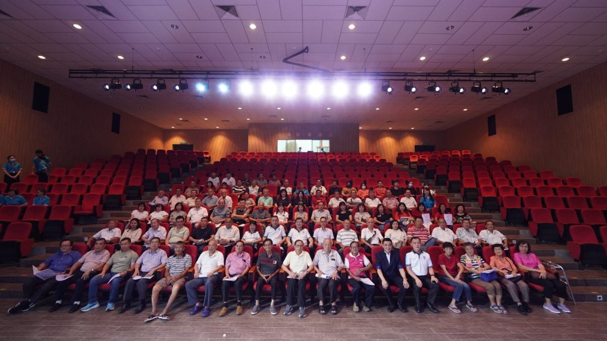 已签发 柔：笨珍培群独中赞助人大会 一致通过兴建多功能体育场
