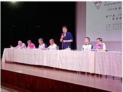 已签发 柔：笨珍培群独中赞助人大会 一致通过兴建多功能体育场