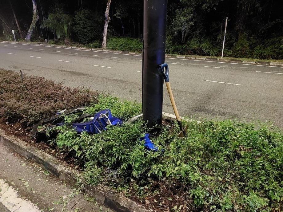 已签发 柔:返家途中失控撞电柱 20岁少年骑士车祸亡