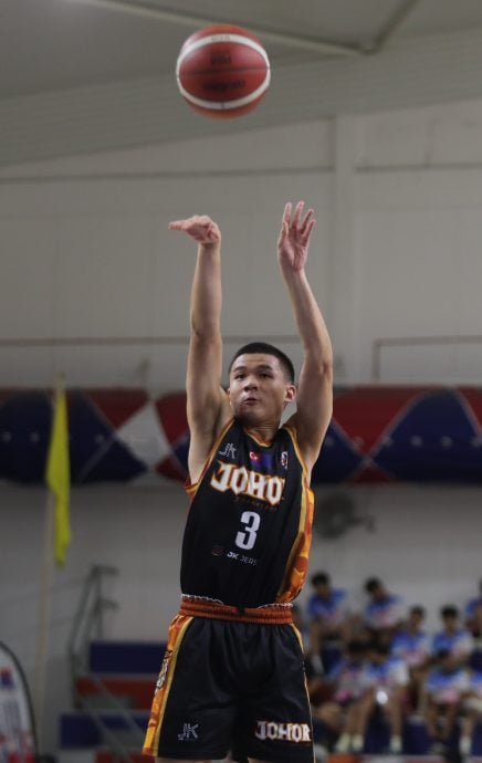 已签发 柔:U17全国篮赛 | 柔男篮全员剃Botak 原来藏着“入队规矩”