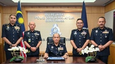 3警队总监陪签到 新总警长卡力今履新