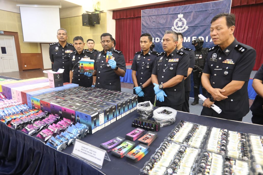 已签发//华男拜师学制毒设厂做电子毒烟·警连续行动逮捕12人助查