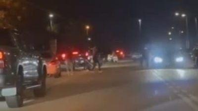 20人当街械斗4落网4送院   警追捕在逃嫌犯