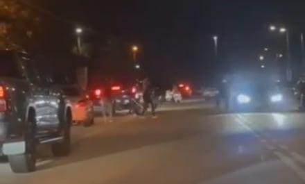 **已签发**柔:20人当街械斗4落网4送院 警追捕在逃嫌犯