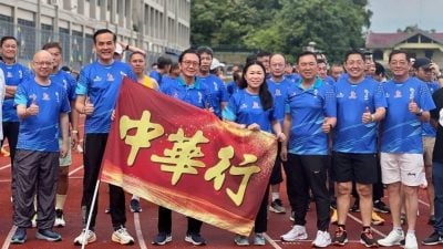 “2025中华行”顺利开跑   900人发扬爱校精神