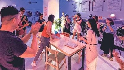 抗癌重生转念创业 狮城洗衣店变身社交热点