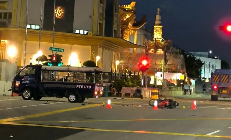 *已签发*柔：狮城二三事：摩托车与罗里相撞 骑士不治司机被捕
