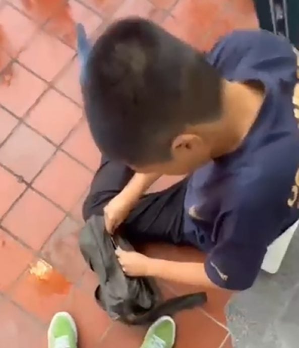 *已签发*柔:狮城二三事:涉欺负4岁男童 中国男用酒瓶砸男童头