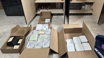 涉线上卖非法串流器材  狮城警捕2人助查