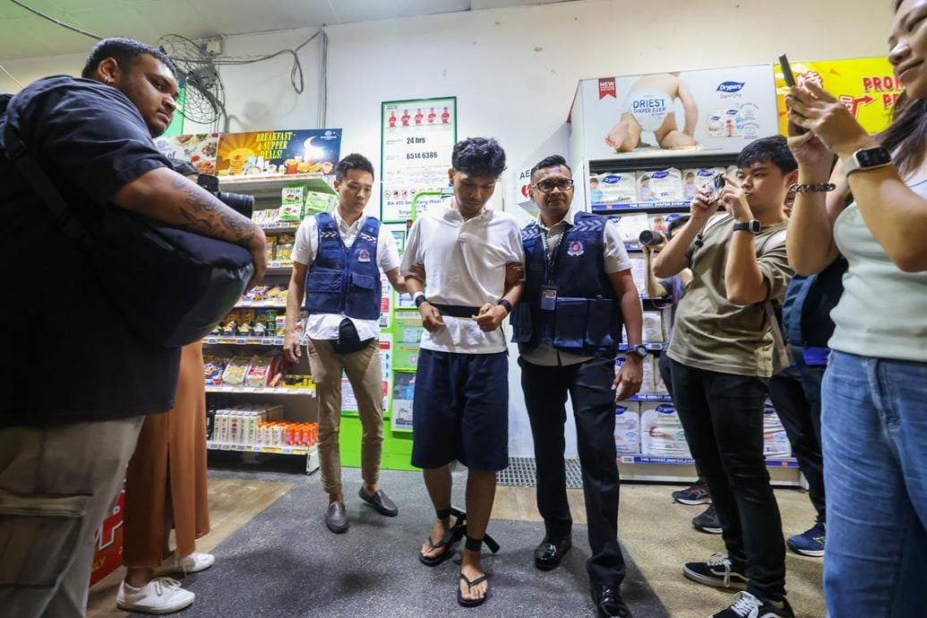 *已签发*柔:狮城二三事:滥用提款机PayNow功能 2跑腿押回现场重组案情