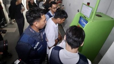 用提款机PayNow取赃款 2跑腿押回现场重组案情