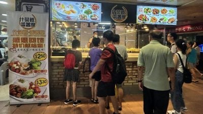 1肉2菜仅售2.5新元   牛车水2杂菜饭摊被赞佛心
