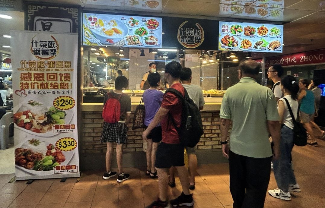 *已签发*柔:狮城二三事:狮城牛车水2杂菜饭摊 1肉2菜仅2元5角新元