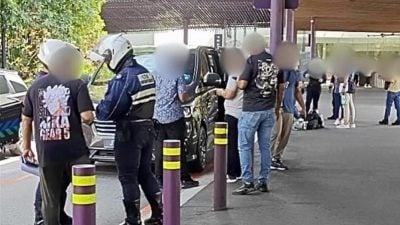 狮城陆交局旅游局首联合执法  8外籍司机涉非法载客被捕