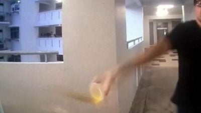 疑搭讪不遂向女邻居家泼尿  男子道歉称后悔