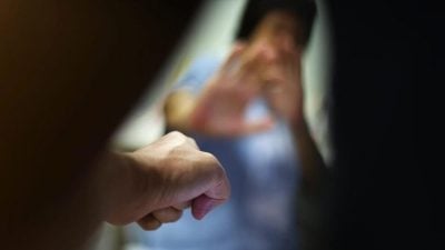纠众厕所暴打16岁女生  狮城17岁少女判缓监15月