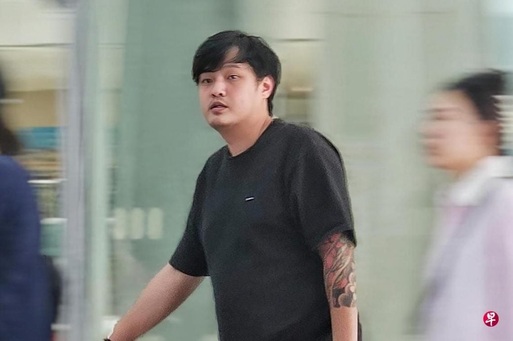 *已签发*柔:狮城二三事:路上发生误会起争执 男子拳打摩托车骑士