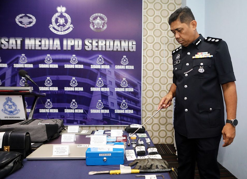 已签发//臭味相投结党犯案·2惯犯爆窃住家遭警逮捕