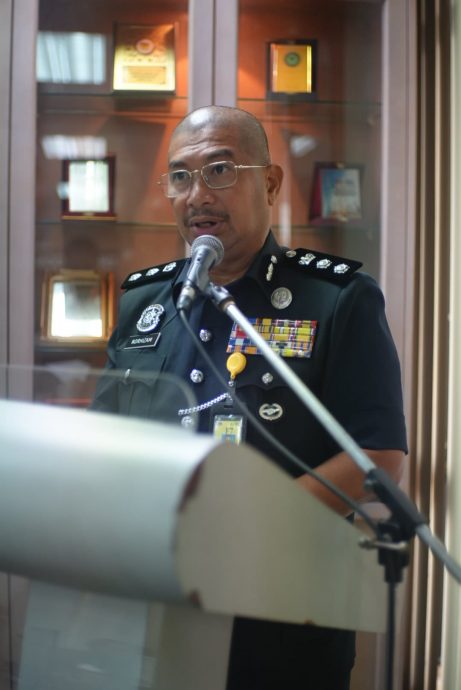 已签发//赛城女大生毙命宿舍//3男女落网延扣7天