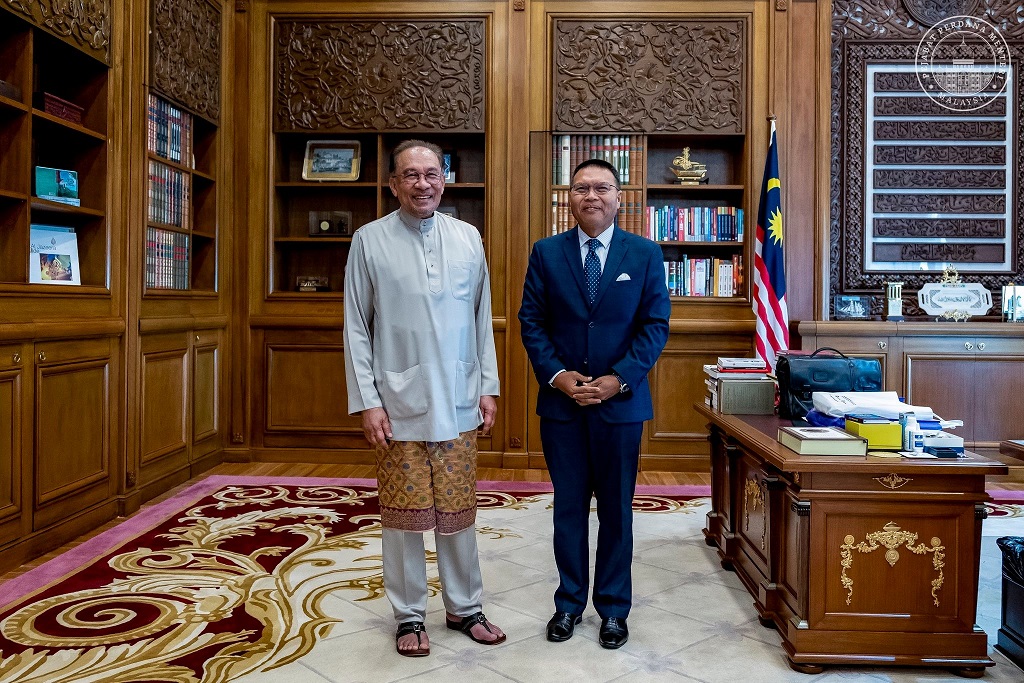 已签/安华盼新任驻美大使 提高马形象吸引外资