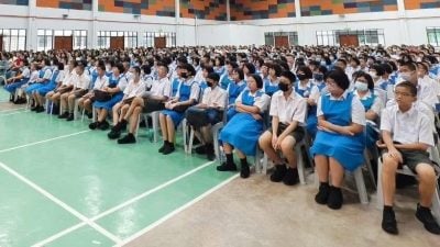【校园报道】威南日新中学迎新日   了解校园环境 办学方针