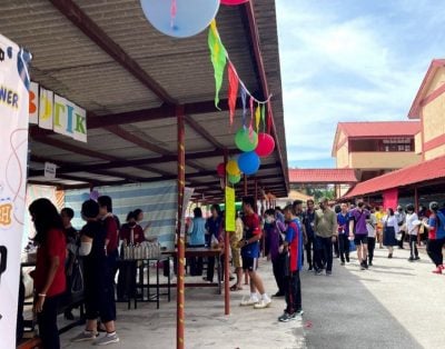 【校园报道】觉民中学义卖会   趣味十足游戏深受欢迎