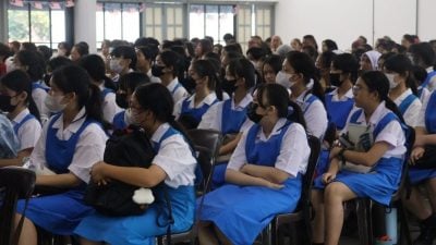 【校园报道】柑仔园修道院中学   迎新会迎104新生