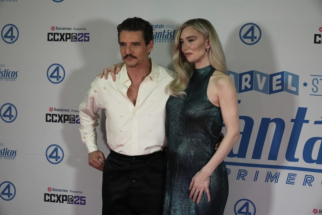 应验戏中对白！“隐形女”挺孕肚亮相“3侠”全程呵护