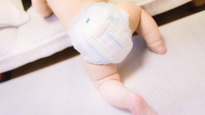 弄脏尿布“被放进热水里”！8个月男婴烫伤亡　生母行凶被捕