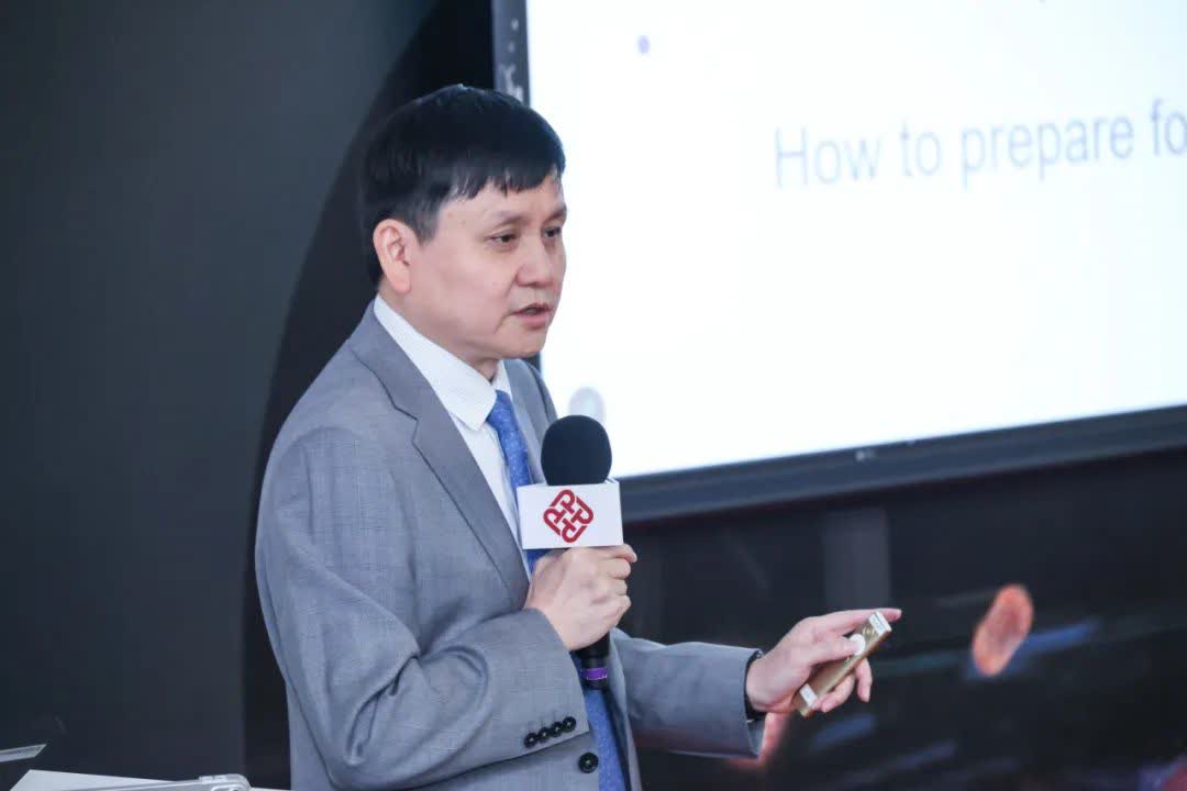 张文宏获聘香港理工大学荣誉教授