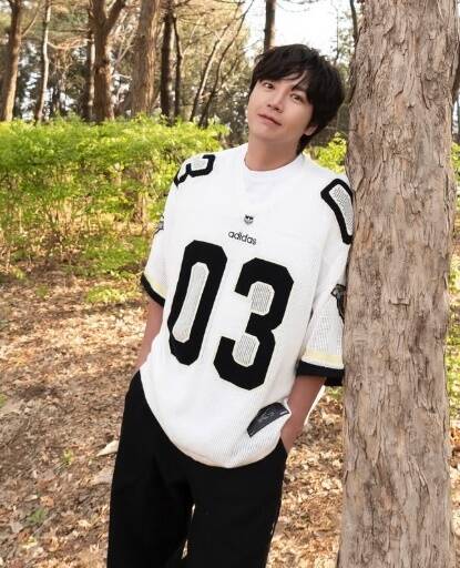 张根硕罹癌2年没拍戏 签新公司当玄彬师弟