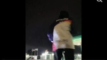 强风袭夜市 伞飞摊倒女小贩叹“我的生计完了”