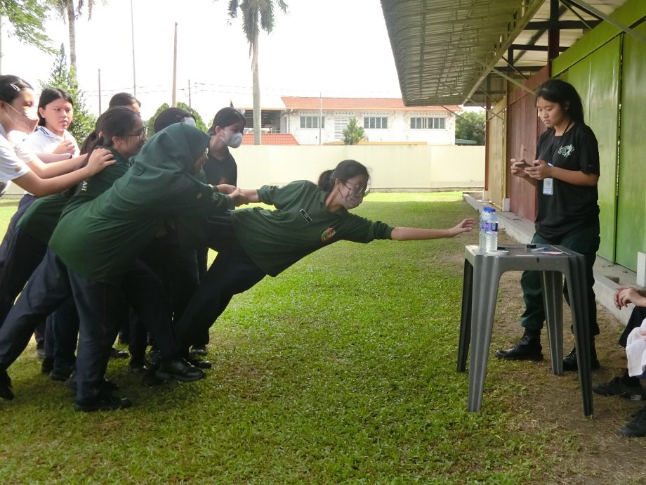 待上网:学海学记主文|霹雳女中少年军团女童军 领袖营点燃未来