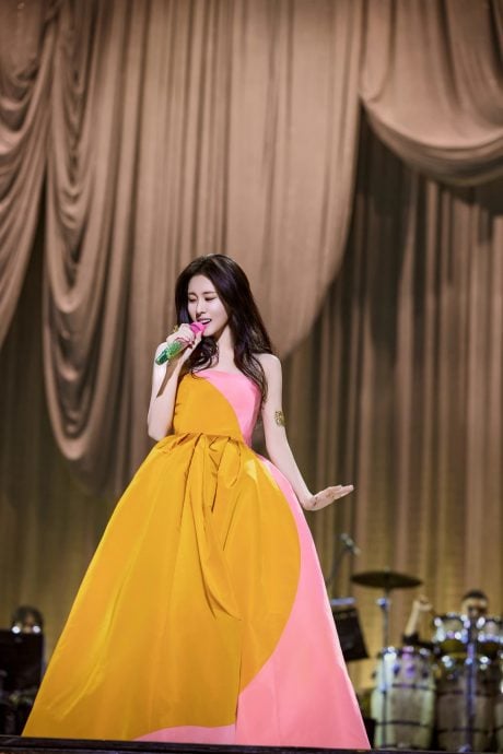 徐小凤惊喜现身台下送爱心 张碧晨学唱粤语歌被批可怕