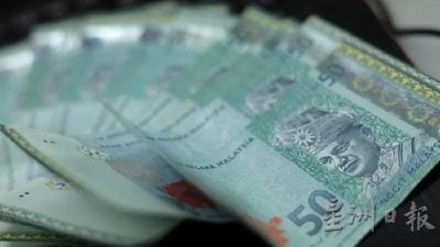 快40岁月薪未破RM5000 公务员后悔未转行私人界