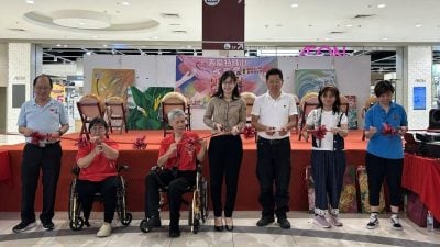 怡白兰园浸信教会 义卖会捐3特殊群体