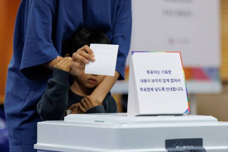 总统大选出现乱象 民众领票栏竟有他人签名