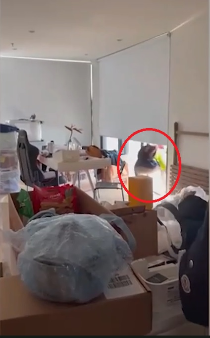  情侣度假回到家惊见半裸男子  穿他们的衣服、盗刷银行卡