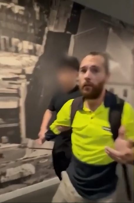  情侣度假回到家惊见半裸男子  穿他们的衣服、盗刷银行卡