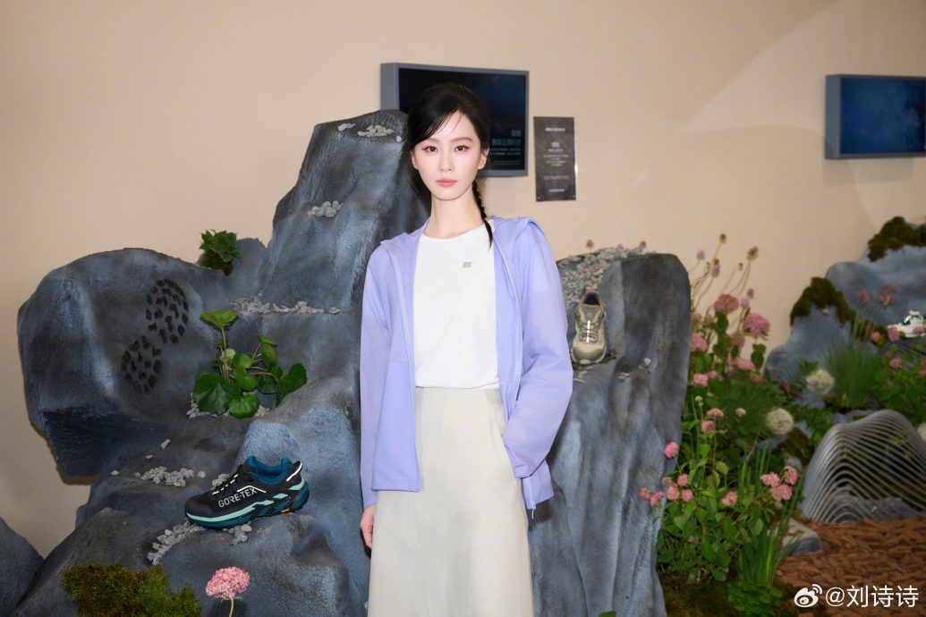 才被断言“应该已经离了” 吴奇隆一家三口久违同框