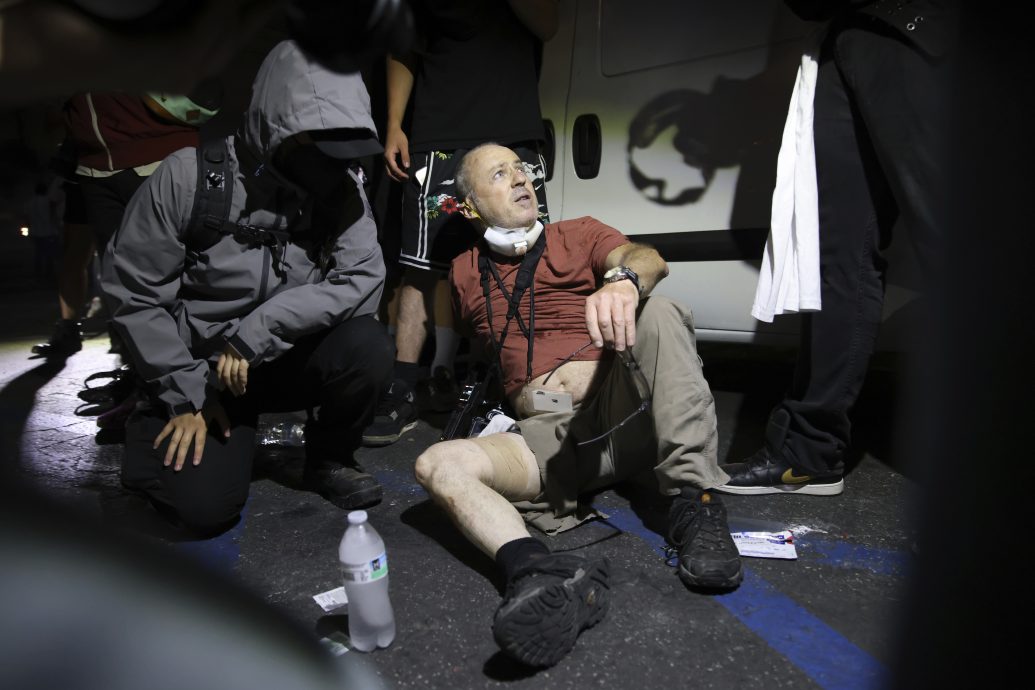 抓捕非法移民遭阻 洛杉矶再爆警民冲突