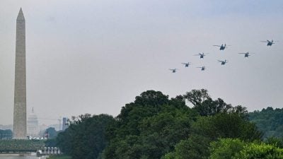 抗议遍地开花  美数百万人高喊“不要国王” 