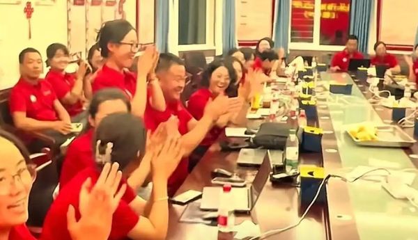 抢学霸大战！内蒙高考状元考713分　北大坐夜车“截胡”清大