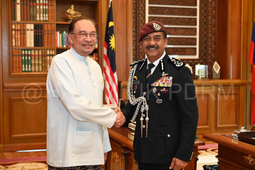 拉沙鲁丁荣休前拜访安华