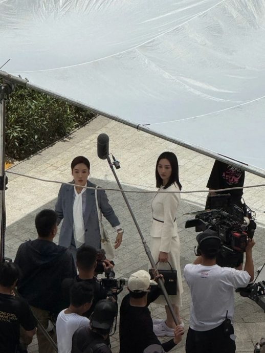 拍下水戏致右耳不适　佘诗曼向网民求助