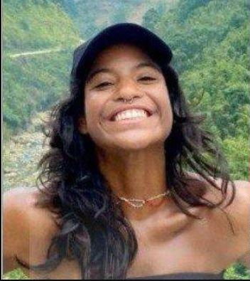 拚图三图)守候落崖巴西女子遗体 印尼导游暖心举动感动网民