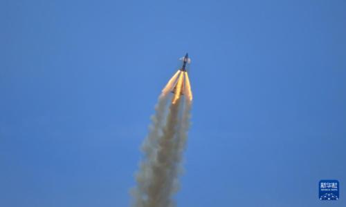 拚图两图,未签)梦舟飞船逃逸试验「奠探月技术基础」