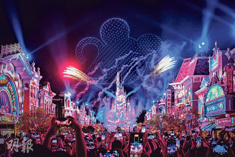 拚图)香港迪士尼迎20周年 庆祝活动为期一年
