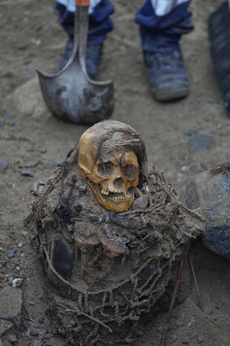 拼盘/秘鲁首都利马发现一具千年木乃伊